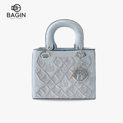 Túi Dior Lady đính kết thủ công cao cấp - Túi hình lưới tổ ong thêu hoa văn tinh xảo, thiết kế đa năng đeo chéo hoặc xách tay, đi kèm khăn lụa thời trang[gy-848]